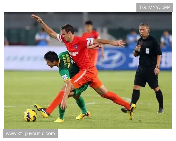 足球场上的捣乱者是谁 他为何频频闯入比赛引发热议